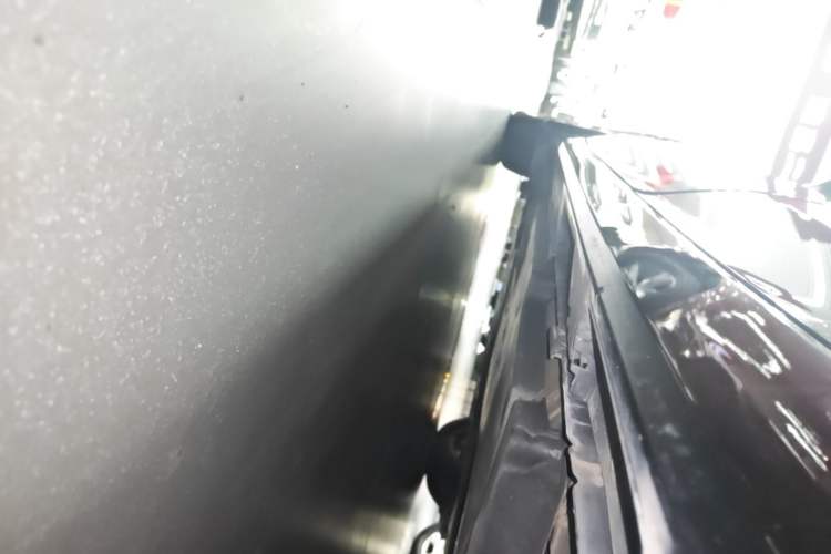 Used Toyota Avalon 2019 Dual-Engine 2.5L Luxury Edition China VI Standard Left Side Sill