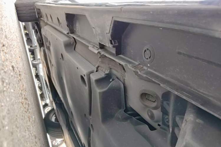 Used Toyota Avalon 2019 2.0L Ambition Edition China VI Left Side Sill