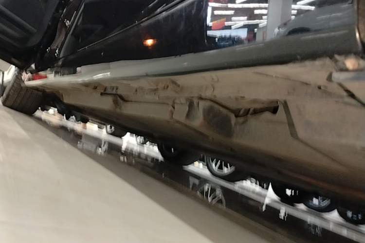 Used Toyota Avalon 2019 2.0L XLE Premium Edition China VI Left Side Sill