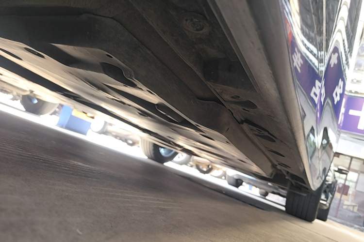 Used Toyota Avalon 2019 2.0L XLE Premium Edition China VI Left Side Sill
