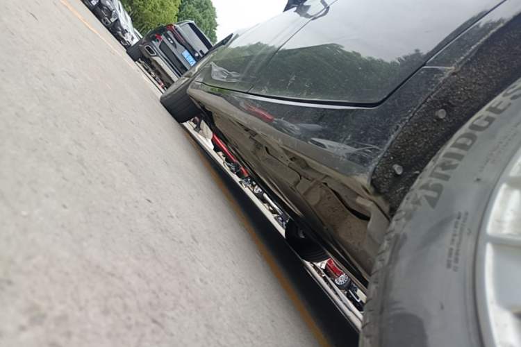 Used Toyota Avalon 2019 Dual-Engine 2.5L Luxury Edition China VI Standard Left Side Sill