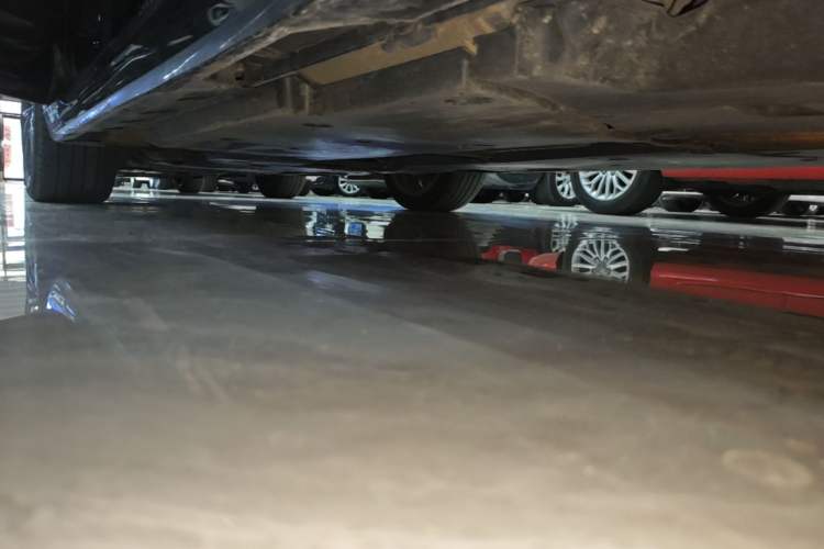 Used Toyota Avalon 2019 2.0L XLE Premium Edition China VI Left Side Sill