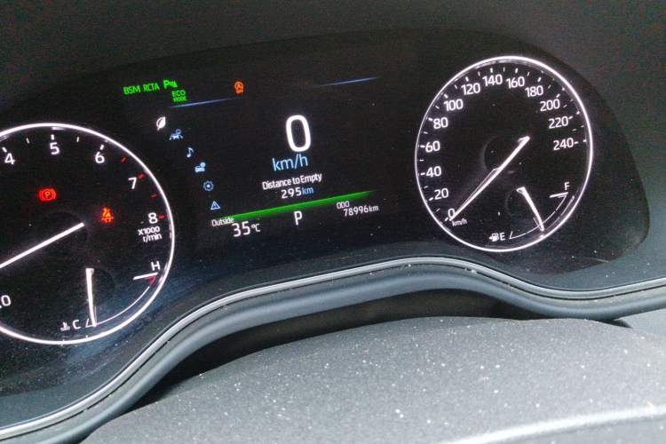 Used Toyota Avalon 2019 2.5L Touring Premium Version China VI Standard Odometer Close Up