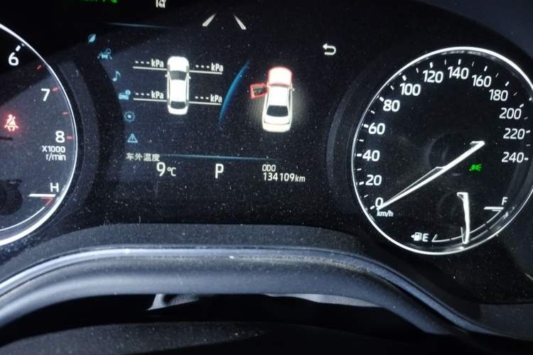 Used Toyota Avalon 2019 2.0L XLE Premium Edition China VI Odometer Close Up