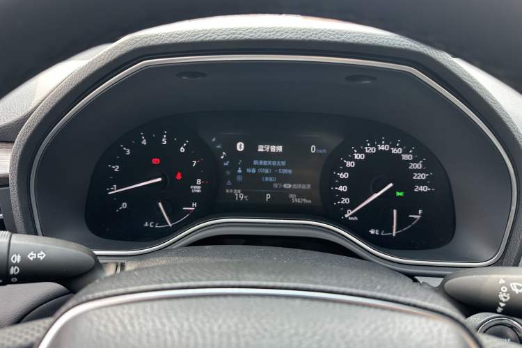 Used Toyota Avalon 2019 2.0L Ambition Edition China VI Odometer Close Up
