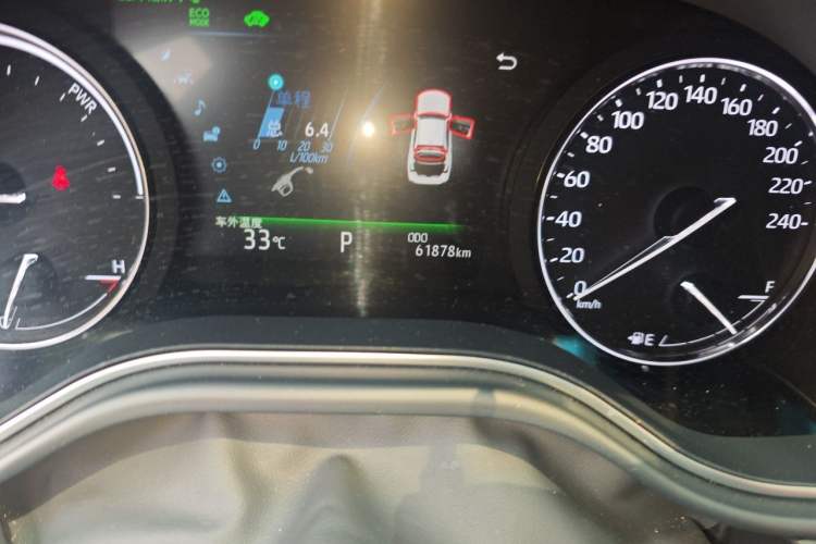 Used Toyota Avalon 2019 Dual-Engine 2.5L XLE Prestige Version China VI Standard Odometer Close Up