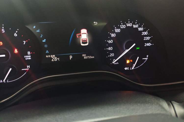Used Toyota Avalon 2019 2.0L Ambition Edition China VI Odometer Close Up