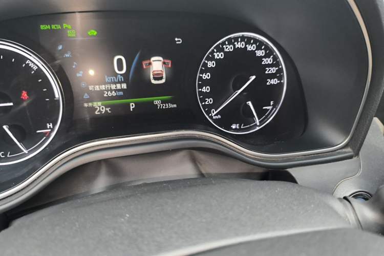 Used Toyota Avalon 2019 Dual-Engine 2.5L XLE Prestige Version China VI Standard Odometer Close Up