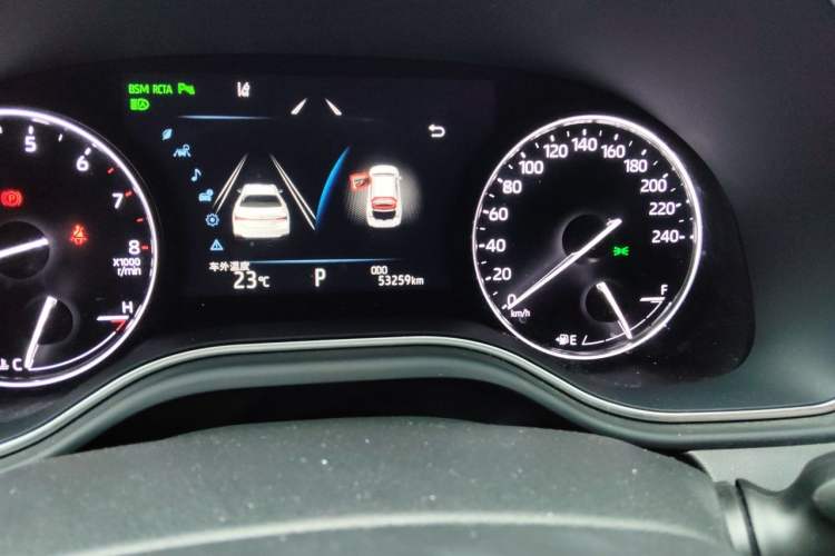 Used Toyota Avalon 2019 2.0L XLE Premium Edition China VI Odometer Close Up