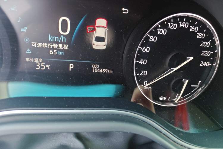Used Toyota Avalon 2019 2.0L XLE Premium Edition China VI Odometer Close Up