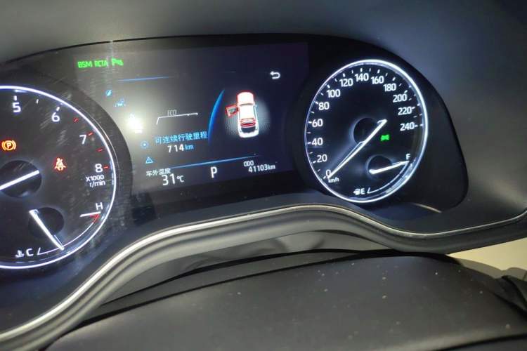 Used Toyota Avalon 2019 2.0L XLE Premium Edition China VI Odometer Close Up