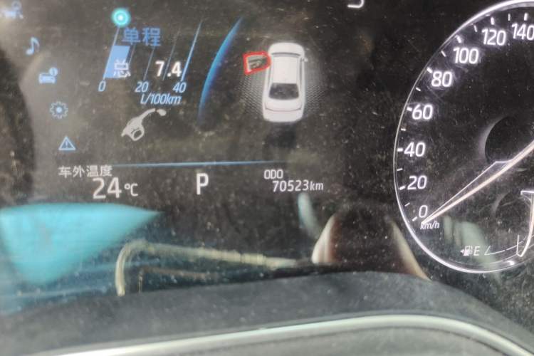 Used Toyota Avalon 2019 2.0L XLE Premium Edition China VI Odometer Close Up