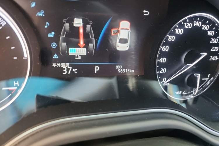 Used Toyota Avalon 2019 Dual-Engine 2.5L Luxury Edition China VI Standard Odometer Close Up