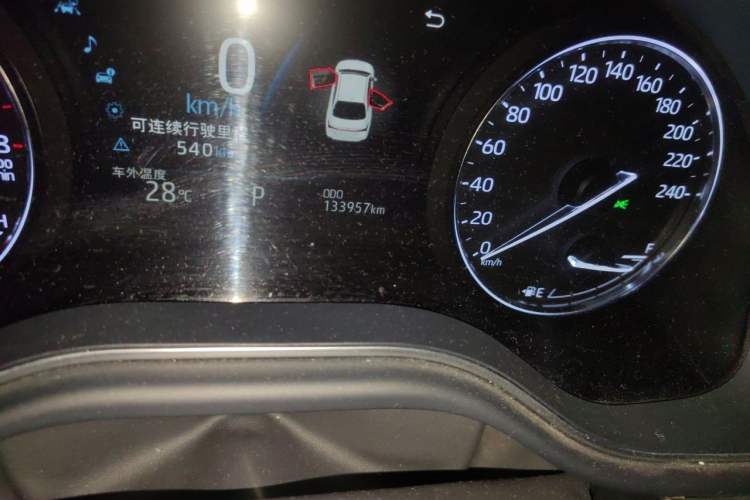 Used Toyota Avalon 2019 2.0L XLE Premium Edition China VI Odometer Close Up