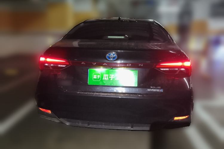 Used Toyota Avalon 2019 Dual-Engine 2.5L XLE Prestige Version China VI Standard Rear
