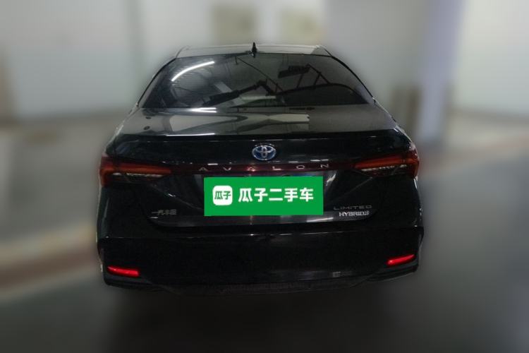 Used Toyota Avalon 2019 Dual-Engine 2.5L Limited Flagship Edition China VI Standard Rear