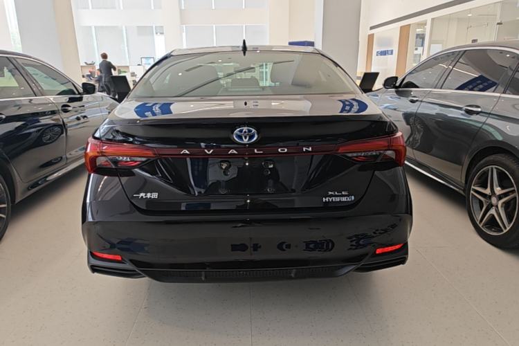 Used Toyota Avalon 2019 Dual-Engine 2.5L XLE Prestige Version China VI Standard Rear