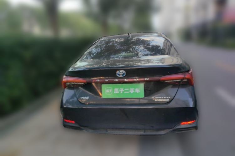 Used Toyota Avalon 2019 Dual-Engine 2.5L Limited Flagship Edition China VI Standard Rear