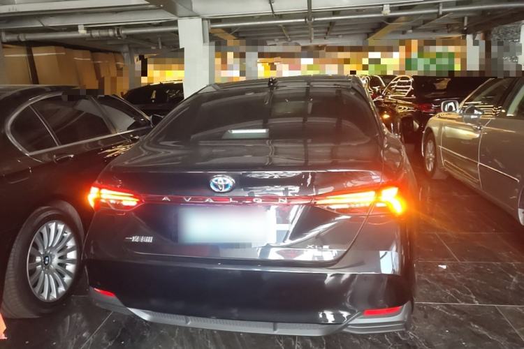 Used Toyota Avalon 2019 Dual-Engine 2.5L XLE Prestige Version China VI Standard Rear