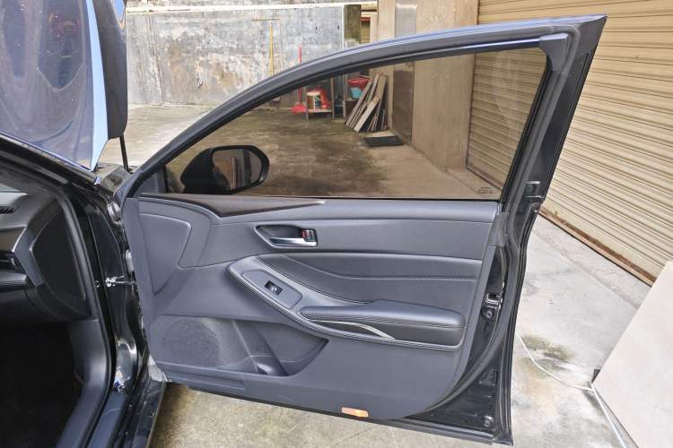 Used Toyota Avalon 2019 2.0L Luxury Edition China VI Standard Right Front Door Interior