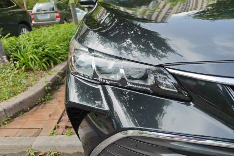 Used Toyota Avalon 2019 Dual-Engine 2.5L XLE Prestige Version China VI Standard Right Front Headlight