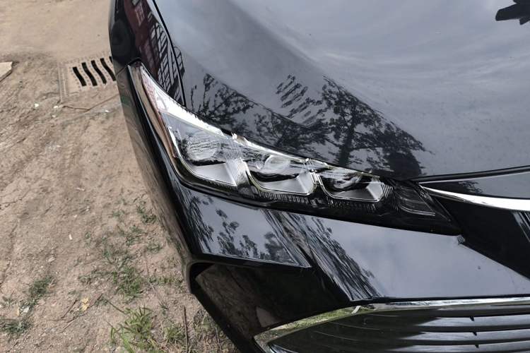 Used Toyota Avalon 2019 Dual-Engine 2.5L XLE Prestige Version China VI Standard Right Front Headlight
