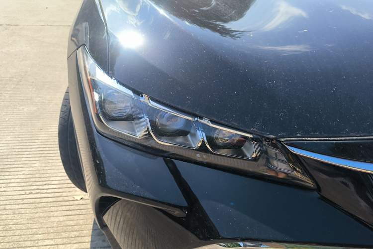 Used Toyota Avalon 2019 2.0L XLE Premium Edition China VI Right Front Headlight