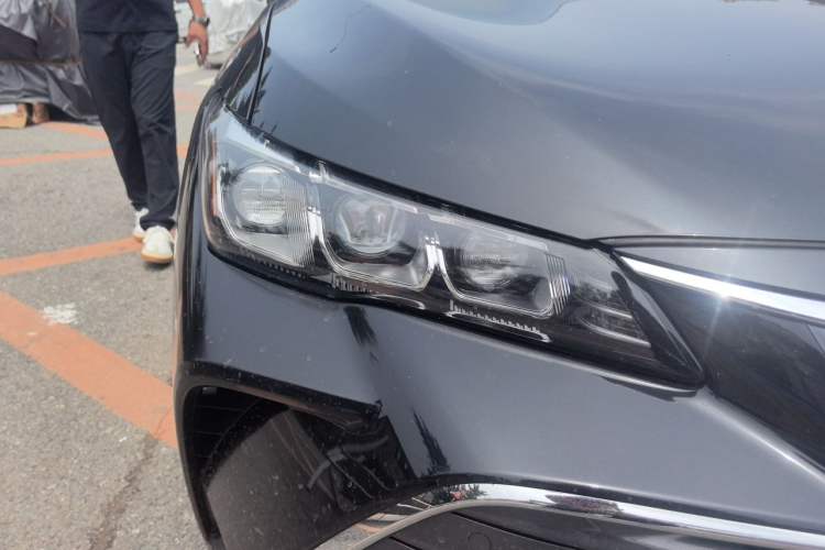 Used Toyota Avalon 2019 2.0L Luxury Edition China VI Standard Right Front Headlight