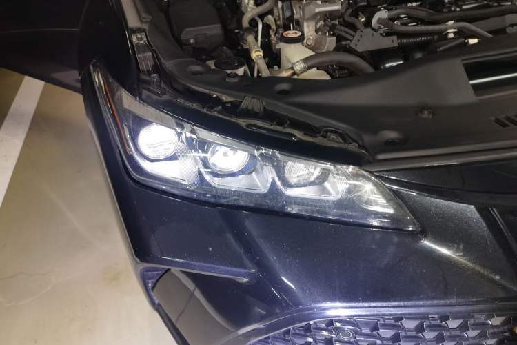 Used Toyota Avalon 2019 Dual-Engine 2.5L Luxury Edition China VI Standard Right Front Headlight