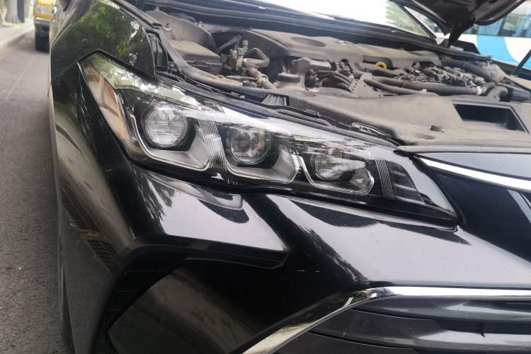 Used Toyota Avalon 2019 Dual-Engine 2.5L XLE Prestige Version China VI Standard Right Front Headlight