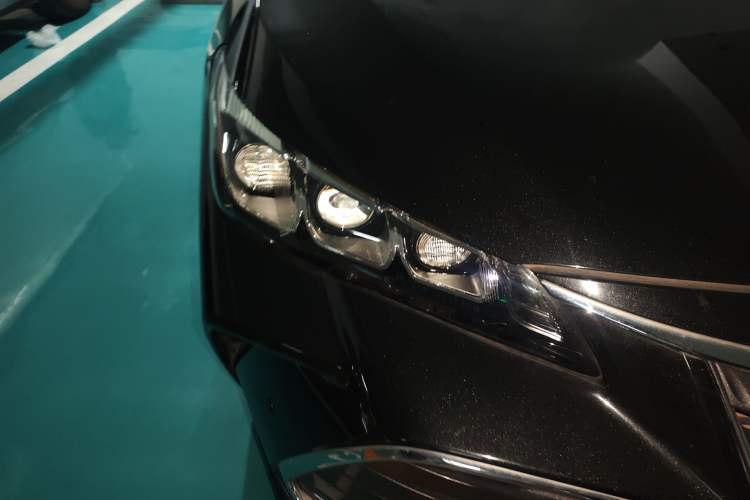Used Toyota Avalon 2019 2.5L Ambition Version China VI Standard Right Front Headlight