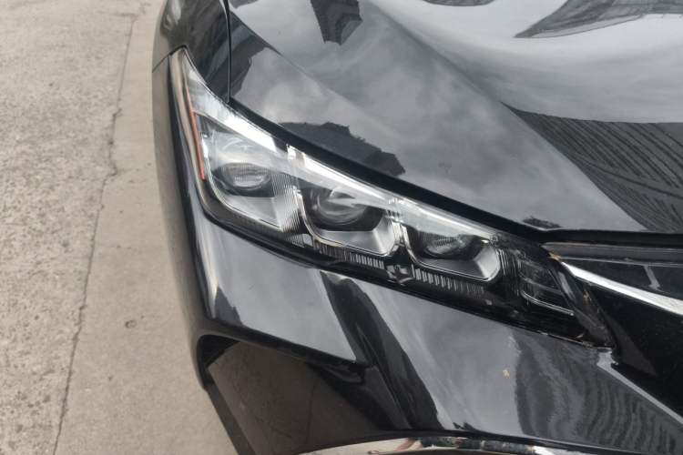 Used Toyota Avalon 2019 2.0L XLE Premium Edition China VI Right Front Headlight