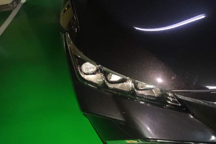 Used Toyota Avalon 2019 Dual-Engine 2.5L XLE Prestige Version China VI Standard Right Front Headlight