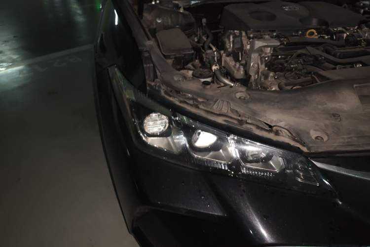 Used Toyota Avalon 2019 2.0L Luxury Edition China VI Standard Right Front Headlight