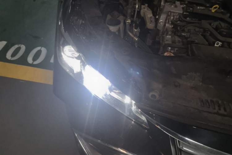 Used Toyota Avalon 2019 2.0L XLE Premium Edition China VI Right Front Headlight