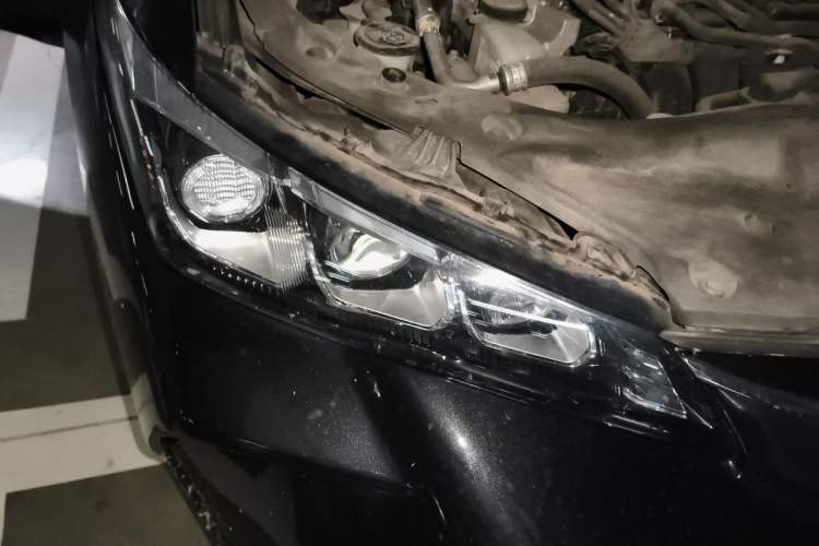 Used Toyota Avalon 2019 Dual-Engine 2.5L XLE Prestige Version China VI Standard Right Front Headlight