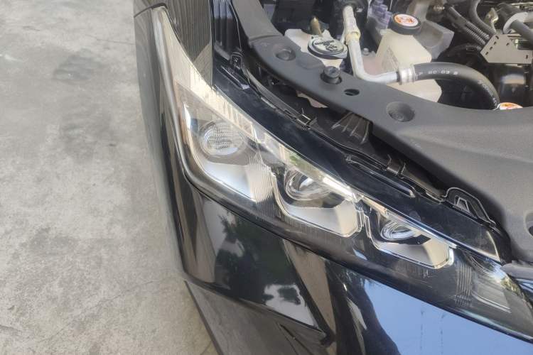 Used Toyota Avalon 2019 Dual-Engine 2.5L XLE Prestige Version China VI Standard Right Front Headlight