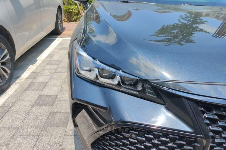 Used Toyota Avalon 2019 2.0L XLE Premium Edition China VI Right Front Headlight
