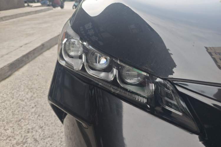 Used Toyota Avalon 2019 2.5L Touring Premium Version China VI Standard Right Front Headlight