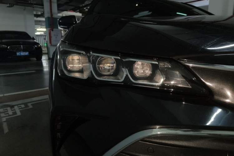 Used Toyota Avalon 2019 Dual-Engine 2.5L Limited Flagship Edition China VI Standard Right Front Headlight