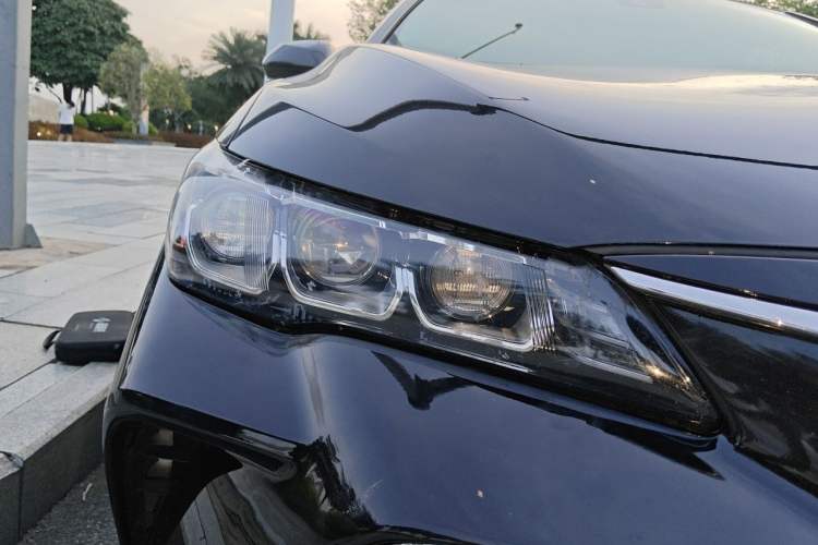 Used Toyota Avalon 2019 Dual-Engine 2.5L Luxury Edition China VI Standard Right Front Headlight