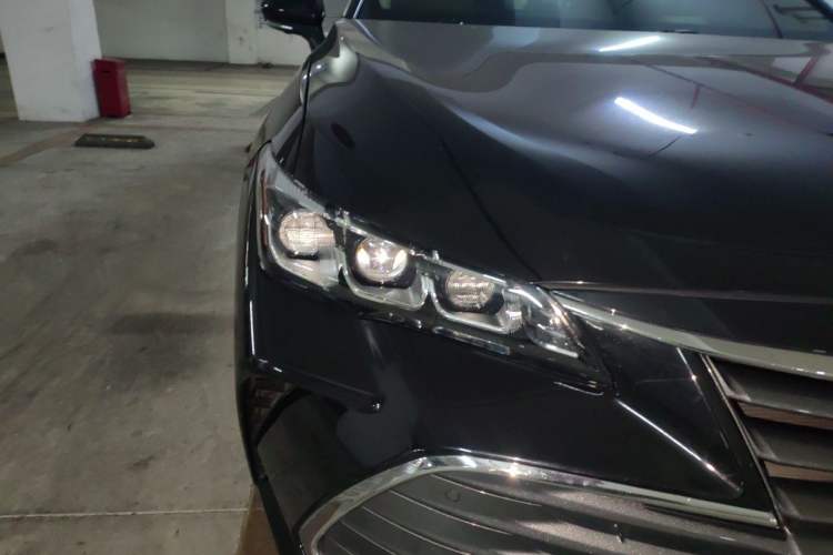 Used Toyota Avalon 2019 2.0L XLE Premium Edition China VI Right Front Headlight