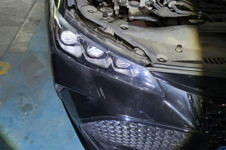 Used Toyota Avalon 2019 Dual-Engine 2.5L XLE Prestige Version China VI Standard Right Front Headlight