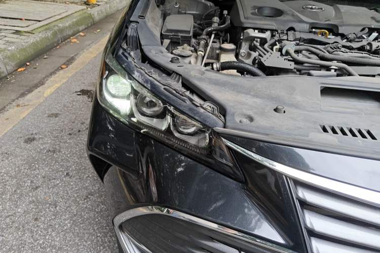 Used Toyota Avalon 2019 Dual-Engine 2.5L Luxury Edition China VI Standard Right Front Headlight