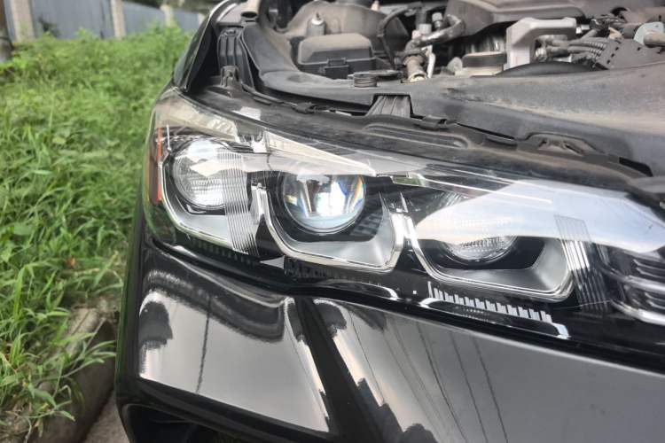 Used Toyota Avalon 2019 Dual-Engine 2.5L Luxury Edition China VI Standard Right Front Headlight