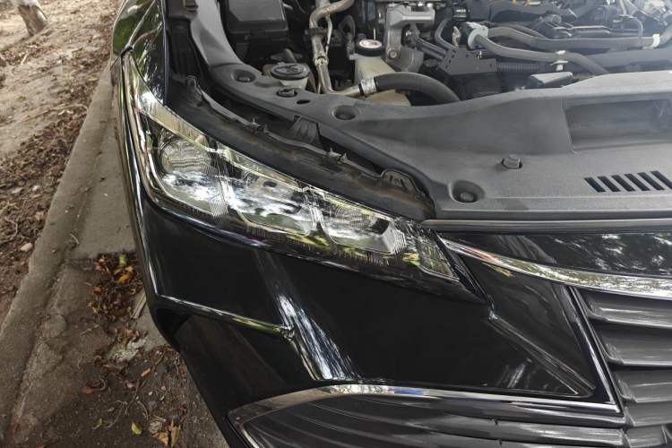 Used Toyota Avalon 2019 Dual-Engine 2.5L XLE Prestige Version China VI Standard Right Front Headlight