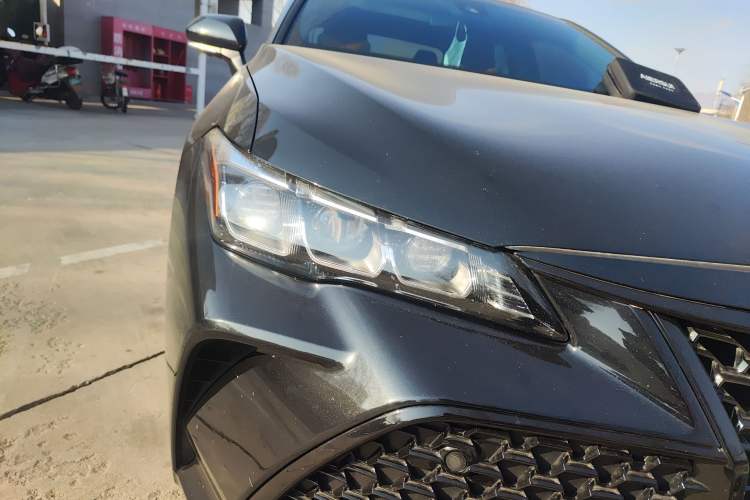 Used Toyota Avalon 2019 Dual-Engine 2.5L XLE Prestige Version China VI Standard Right Front Headlight