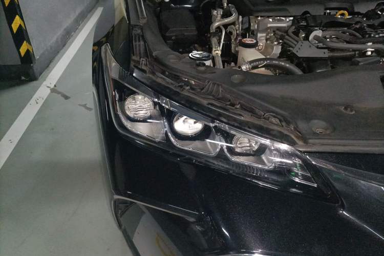 Used Toyota Avalon 2019 Dual-Engine 2.5L Luxury Edition China VI Standard Right Front Headlight