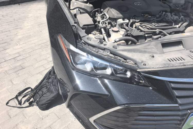 Used Toyota Avalon 2019 Dual-Engine 2.5L XLE Prestige Version China VI Standard Right Front Headlight