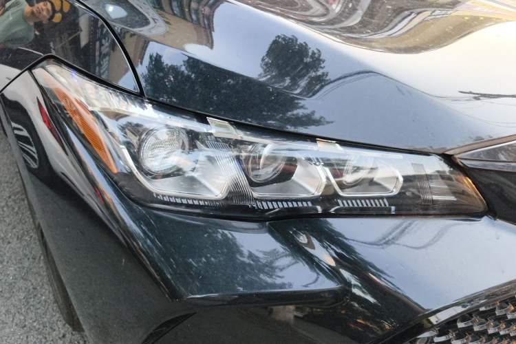 Used Toyota Avalon 2019 2.5L Touring Premium Version China VI Standard Right Front Headlight